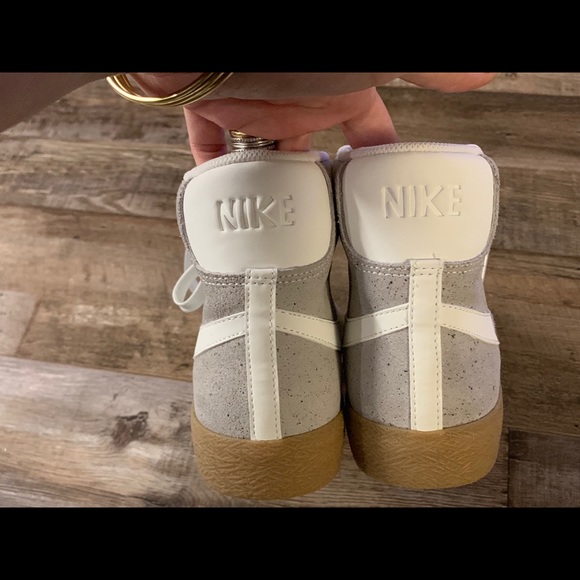 Nike Blazers - Picture 6 of 7